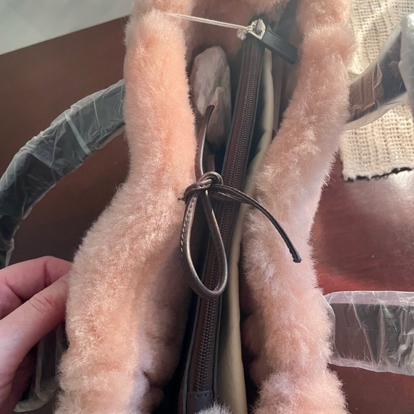 UGG Blush and Chocolate Tote Grab and Go Bag - Picture 2 of 7
